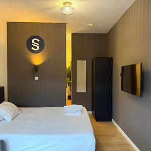 Apartman Central Studios, Hága